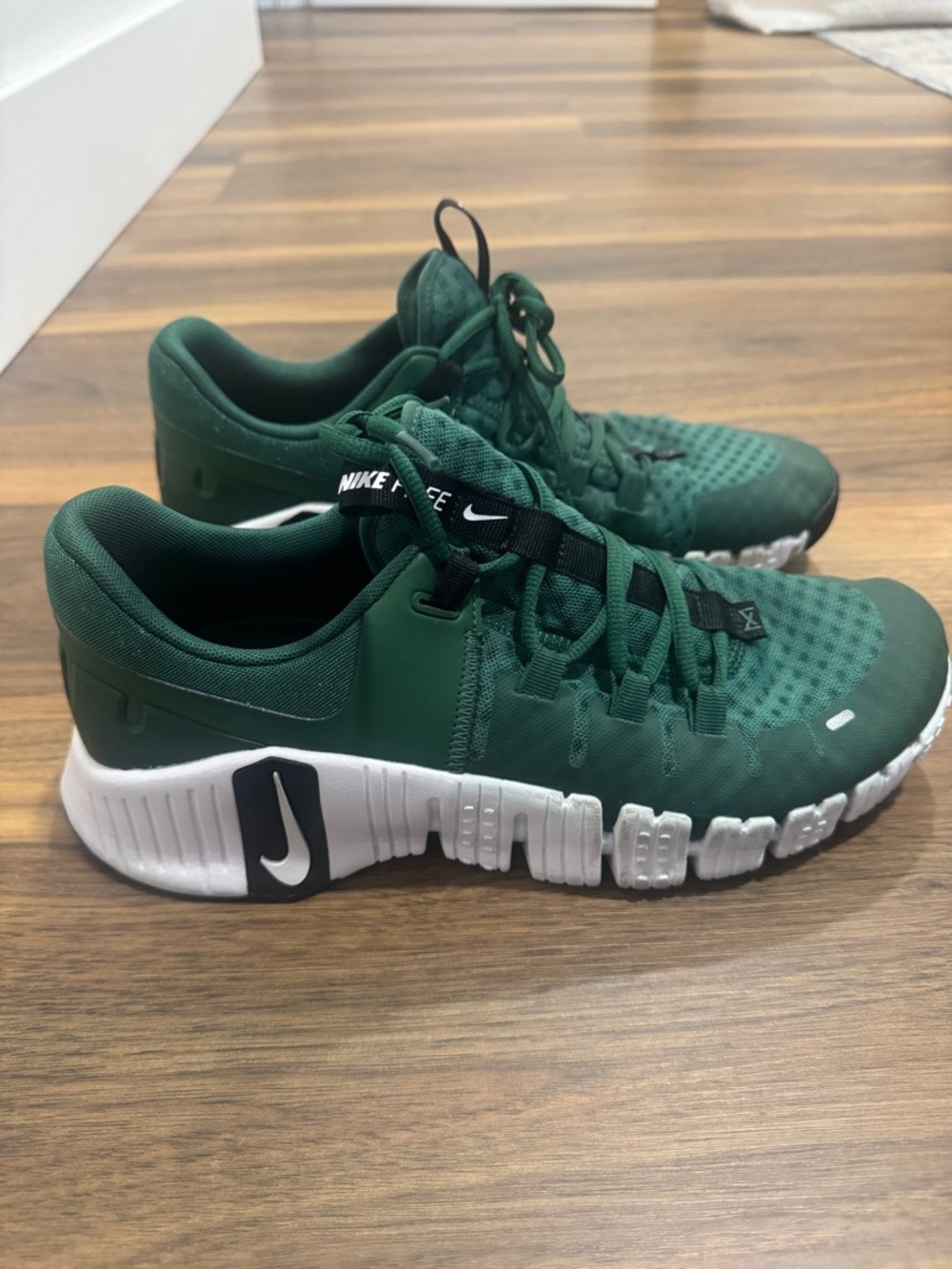 Nike Men's Green and Black Athletic Shoes - Picture 2 of 4